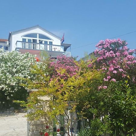 Oleander Apartment In Pakoštane Eksteriør billede