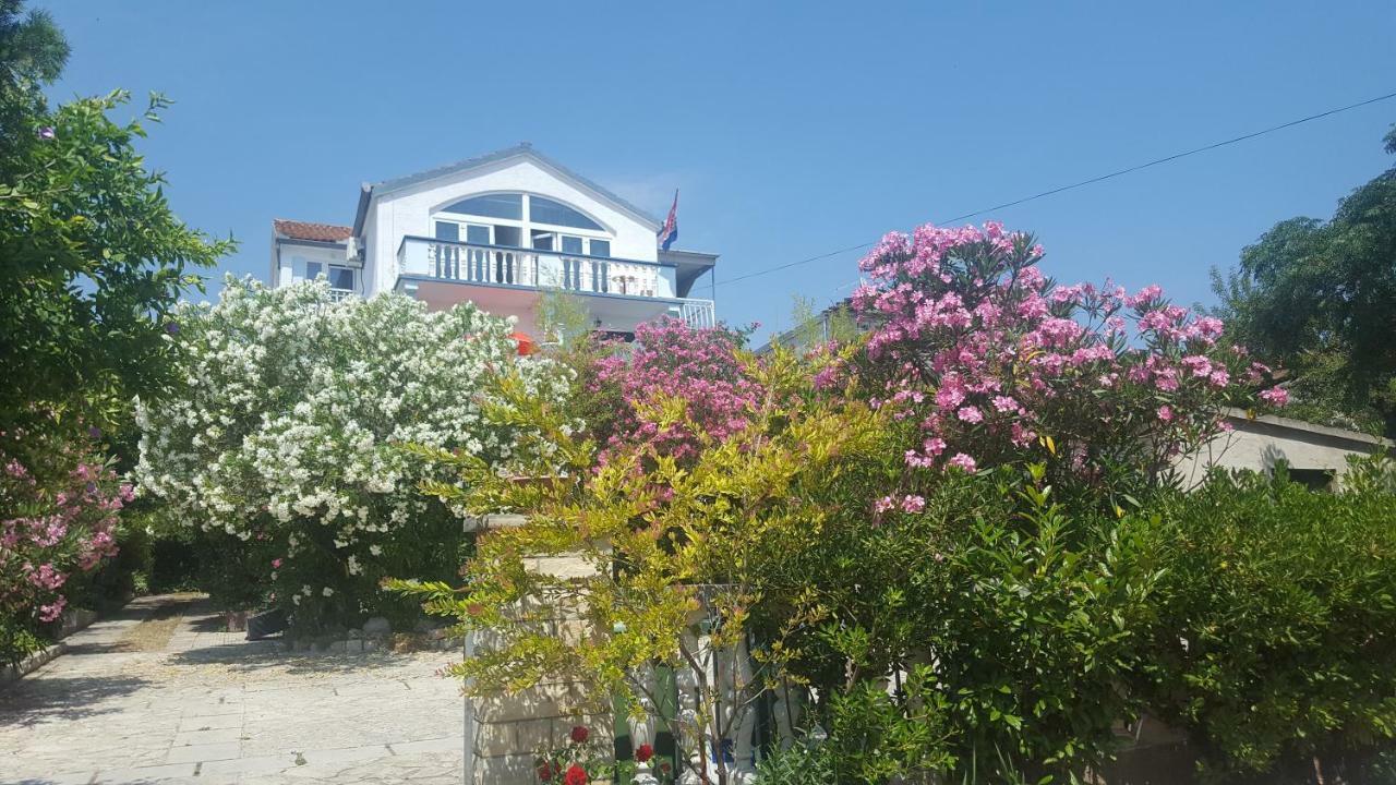 Oleander Apartment In Pakoštane Eksteriør billede