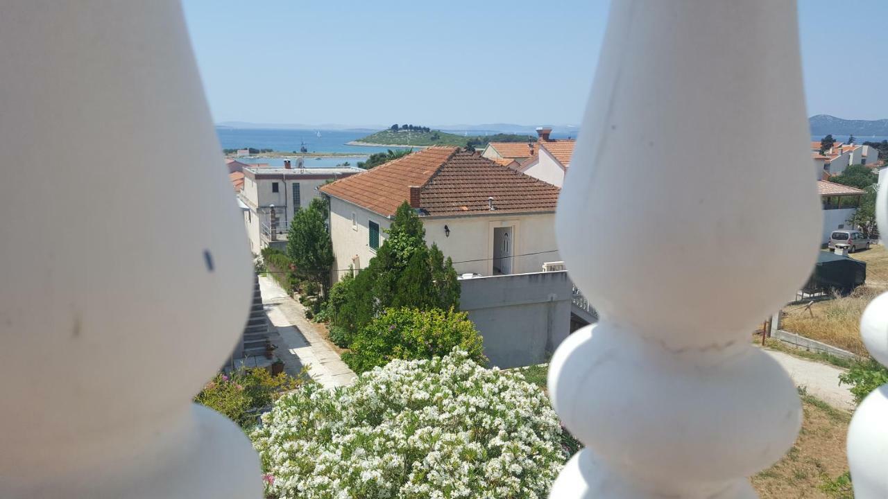Oleander Apartment In Pakoštane Eksteriør billede